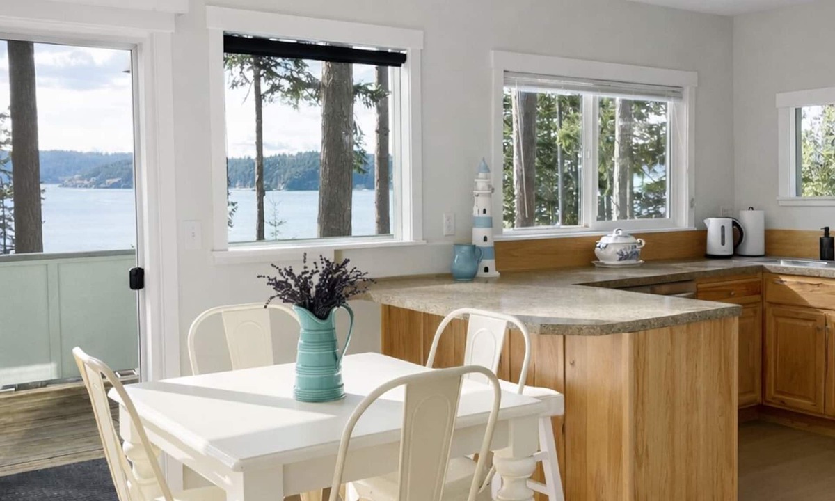 La Conner Cottage | Oceanview cottage, Near Tullips