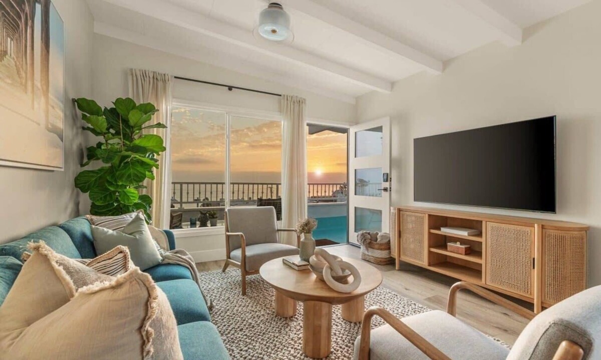 The Strand Apartment | Oceanview Suite | Balcony | Steps from the Beach
