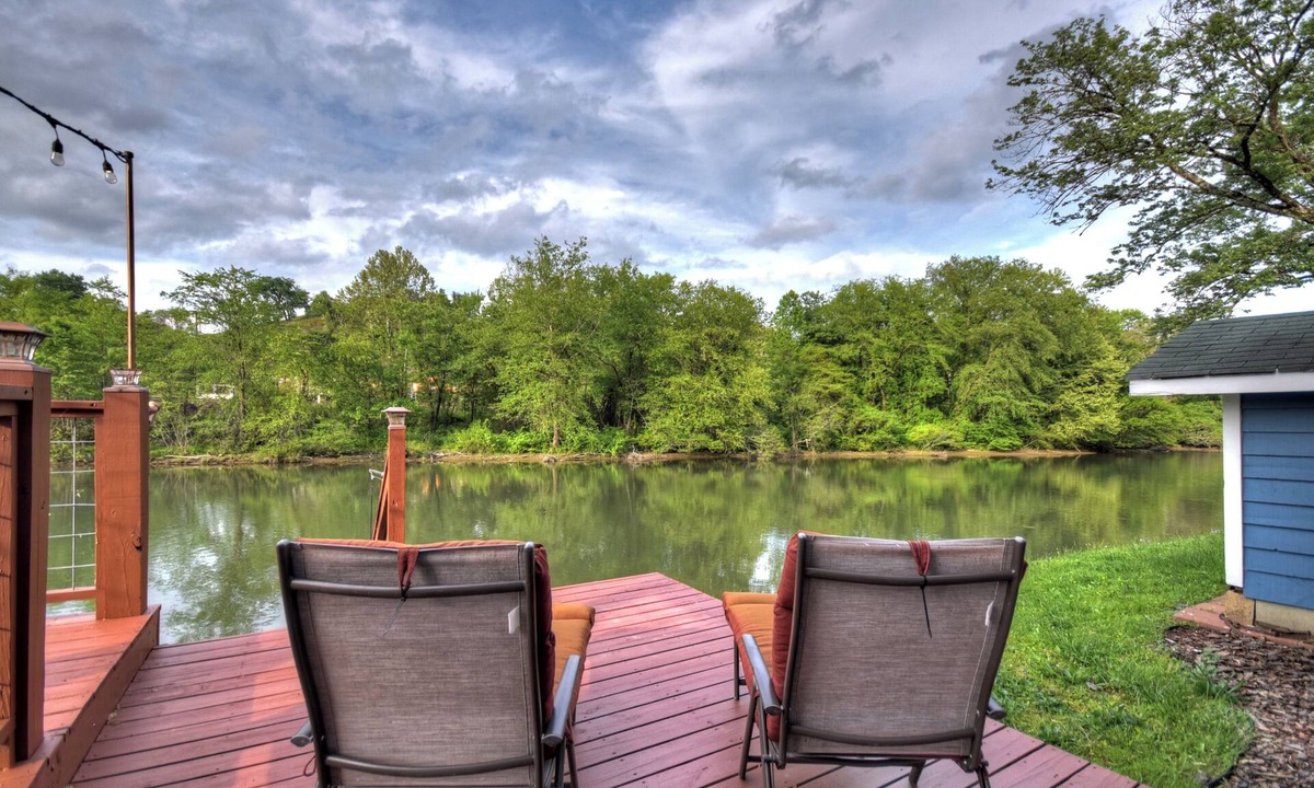 Copperhill House | Ocoee River Retreat | Water Front | Deck on Water