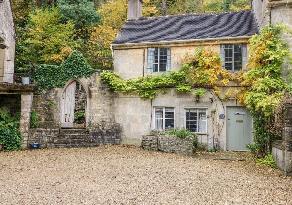Chalford House | October Cottage