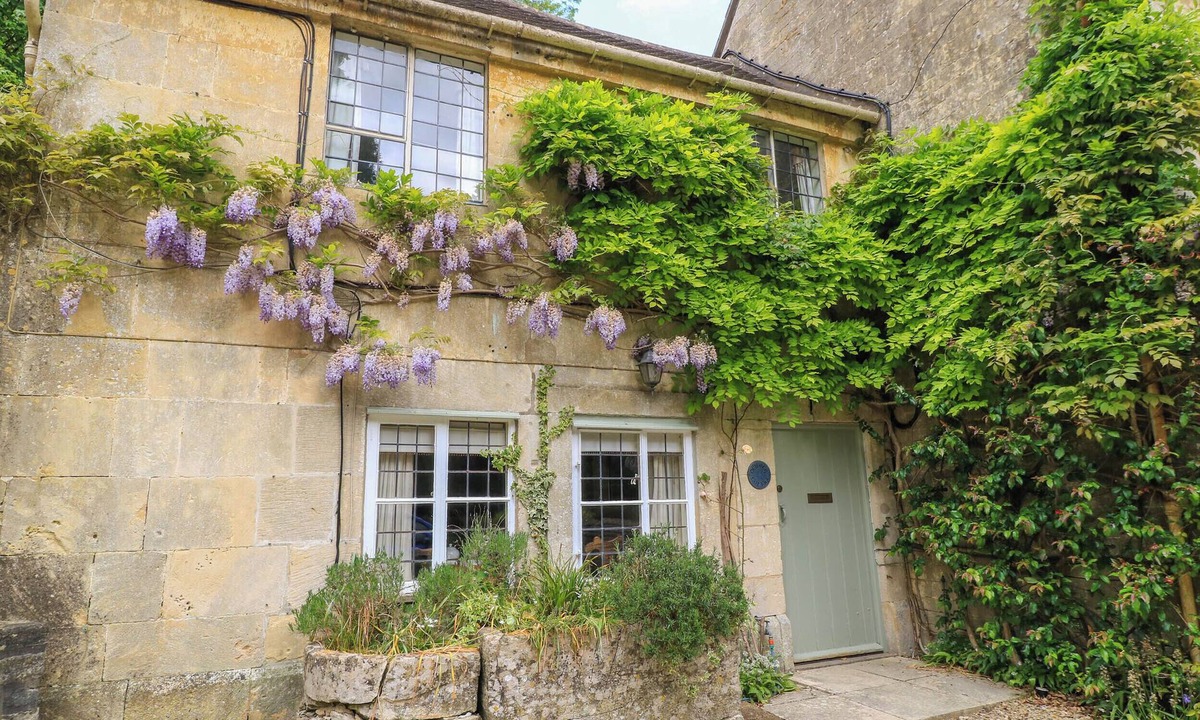 Chalford Cottage | October Cottage