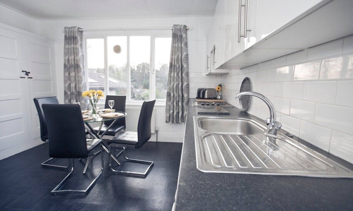 Stoke Bishop Apartment | October Discount - Long Stay - Contractors