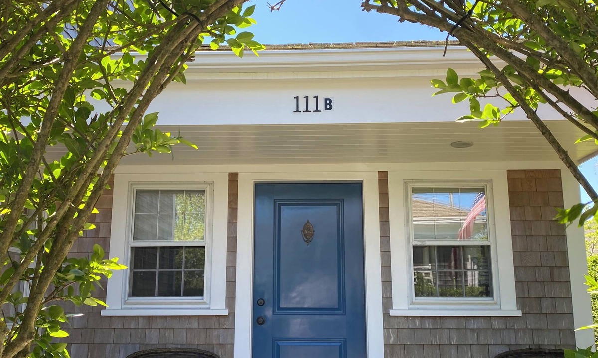Nantucket Town Cottage | OCTOBER DISCOUNTS! JUST ASK.BEAUTIFUL COTTAGE on ORANGE ST, WALK TO MAIN STREET!
