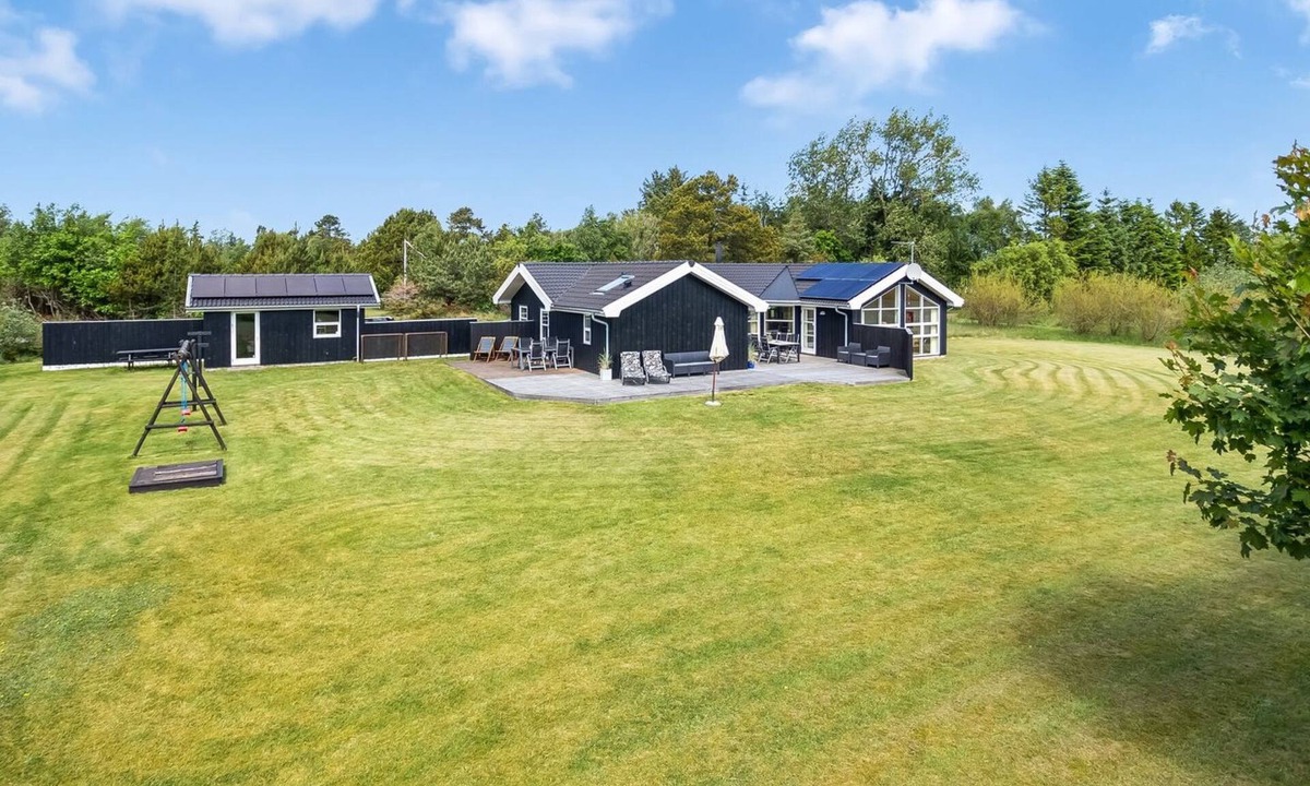Bratten Strand House | "Oddvar" - 400m from the sea by Interhome