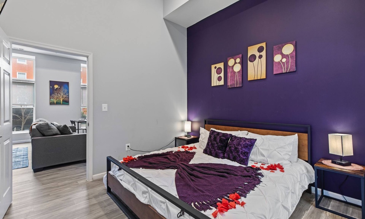 Old Goucher Apartment | ❤ of Downtown Baltimore ★Kitchen★Smart T