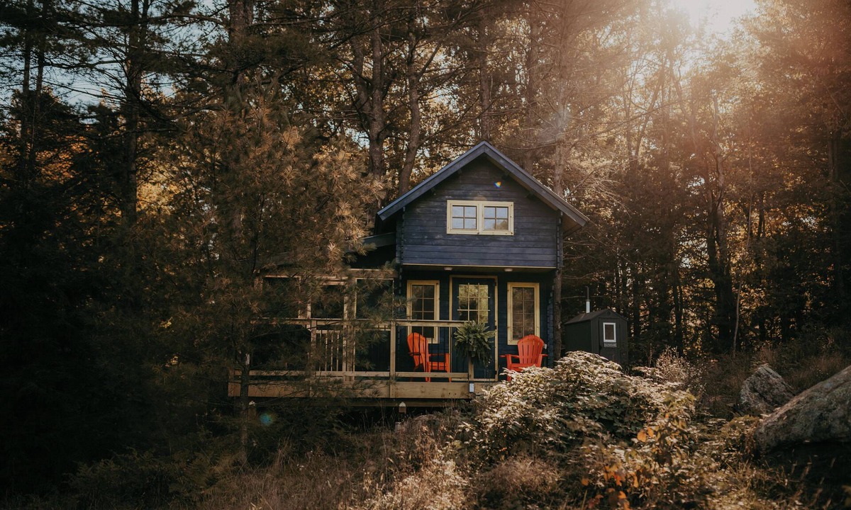 Gravenhurst Cabin | Off-Grid Getaway | Fireplace, BBQ & Patio