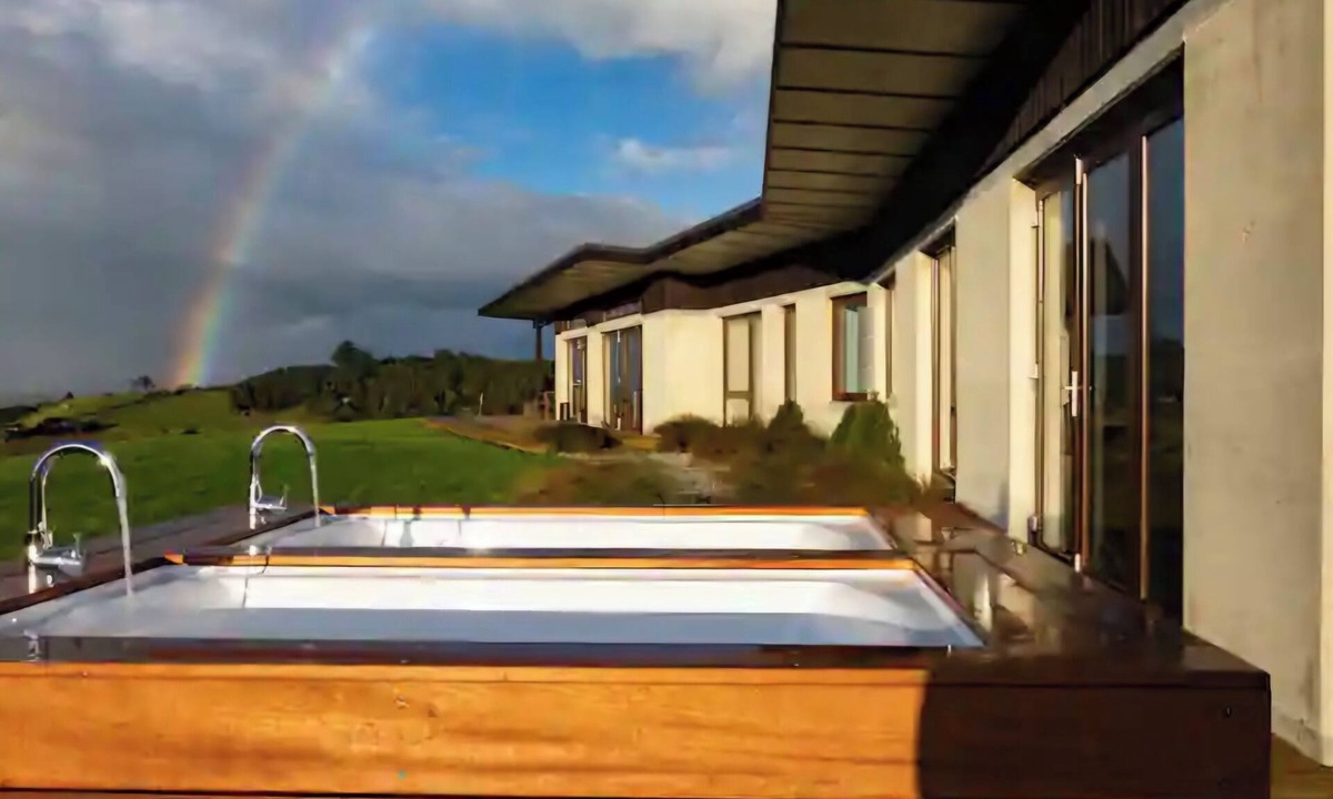 Mangapai House | Off-Grid Luxury - Soak In The View