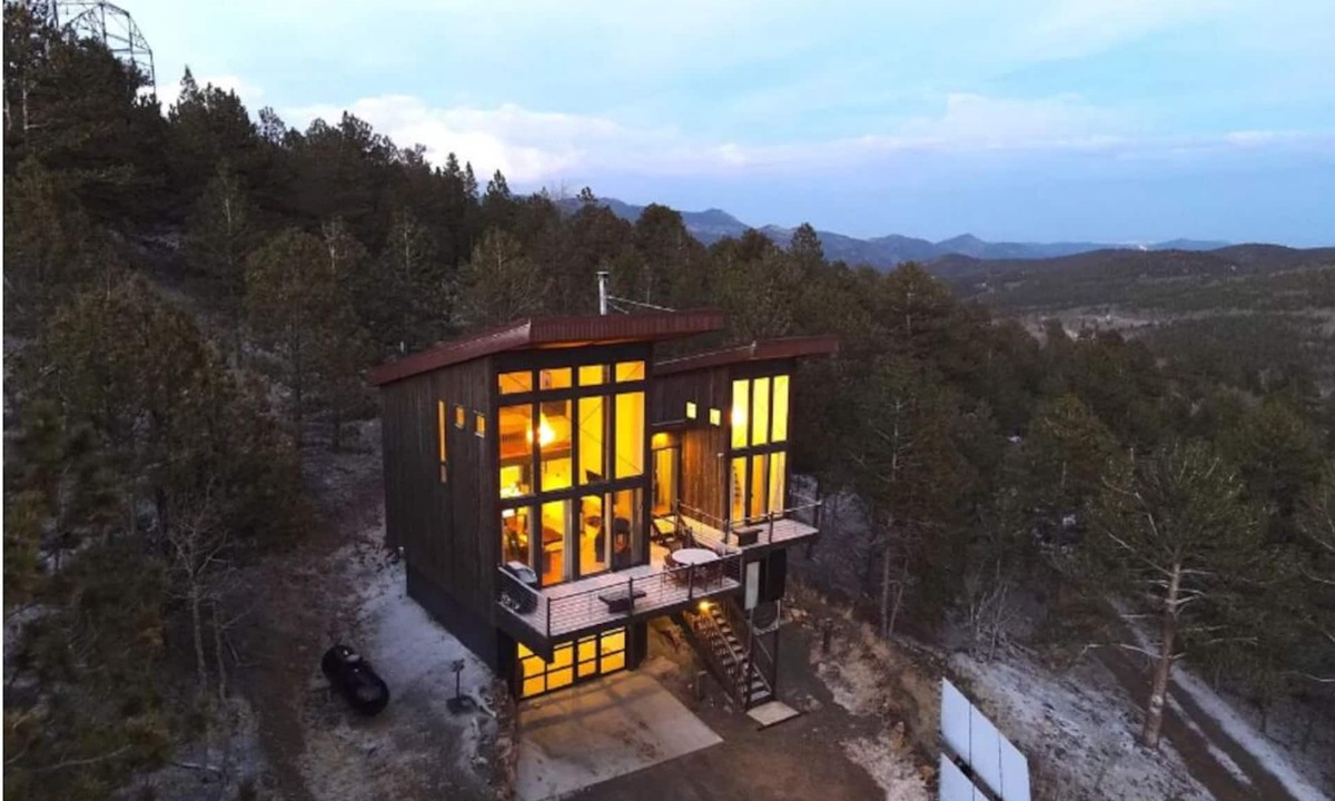 Central City Cabin | Off-grid Masterpiece Cabin W/Breathtaking View