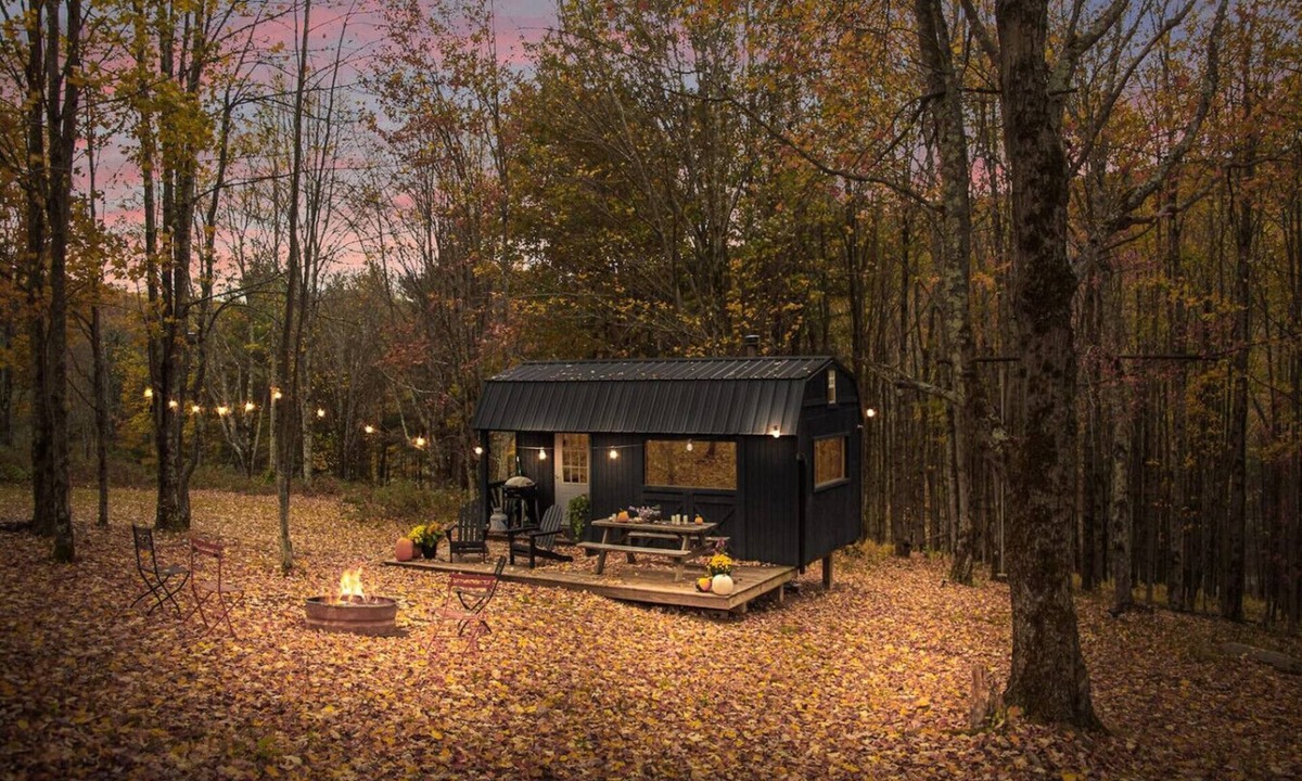 Bovina Center House | Off-Grid Tiny Cabin with Cozy Vintage Charm