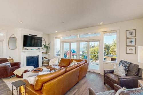 Nelscott House | Off of the Hook