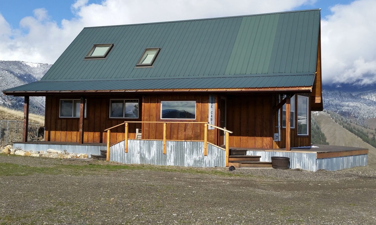 Riggins Cabin | Off the beaten path ridgetop location with dramatic mountain views