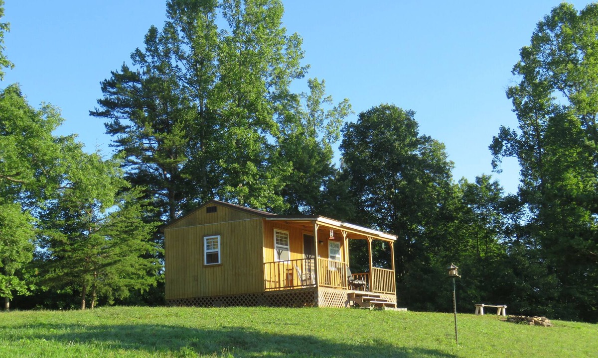 East Bernstadt Cabin | Off The Grid Camping Cabin: Private, Beautiful Views!