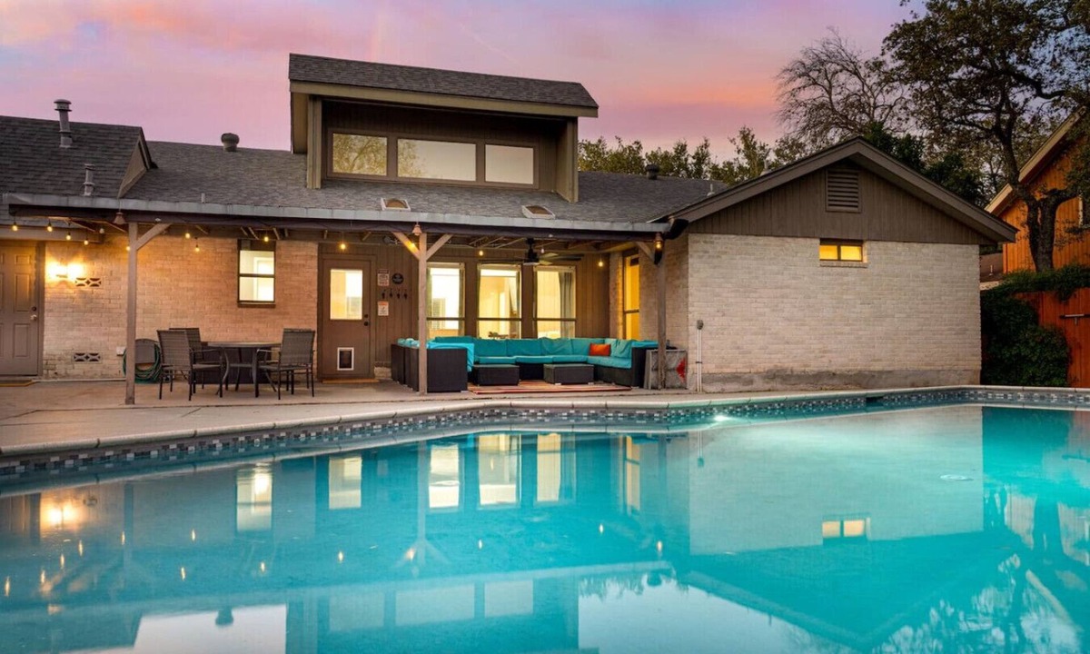 North San Antonio - SAT House | Off the Hook- 5BR w/Pool, Fire pit & Game Room