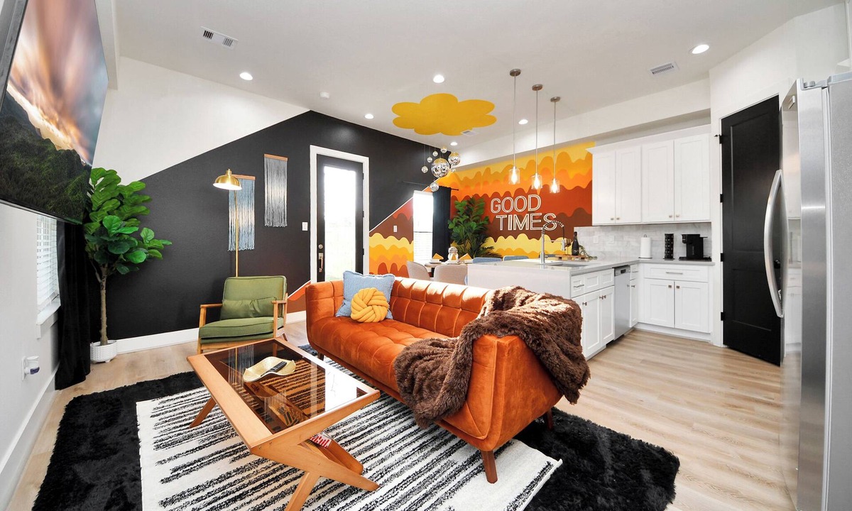 Southeast Houston House | Off The Record -Sleeps 10- Gated