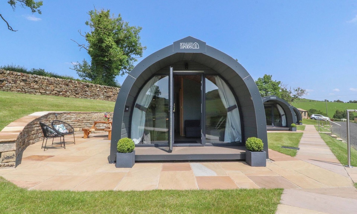 Fence Cottage | OGDEN, romantic, with a garden in Clitheroe