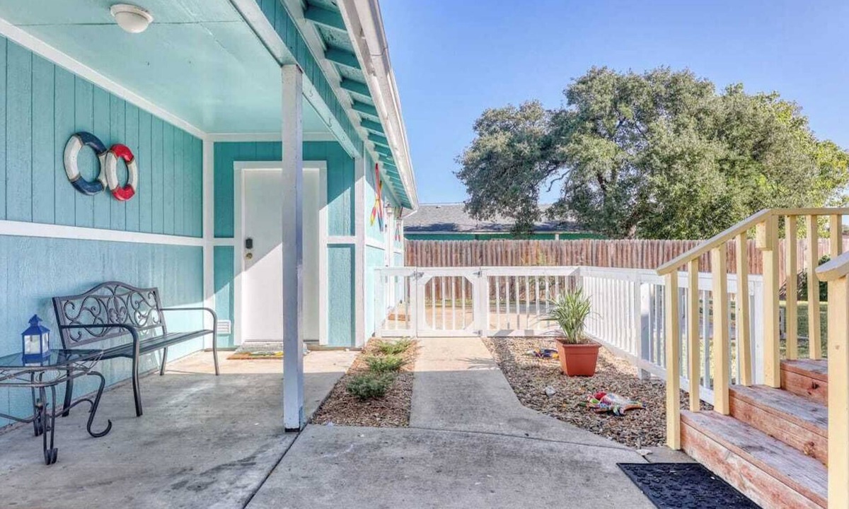 Aransas Pass Cottage | Oh Buoy! It's vacation time!