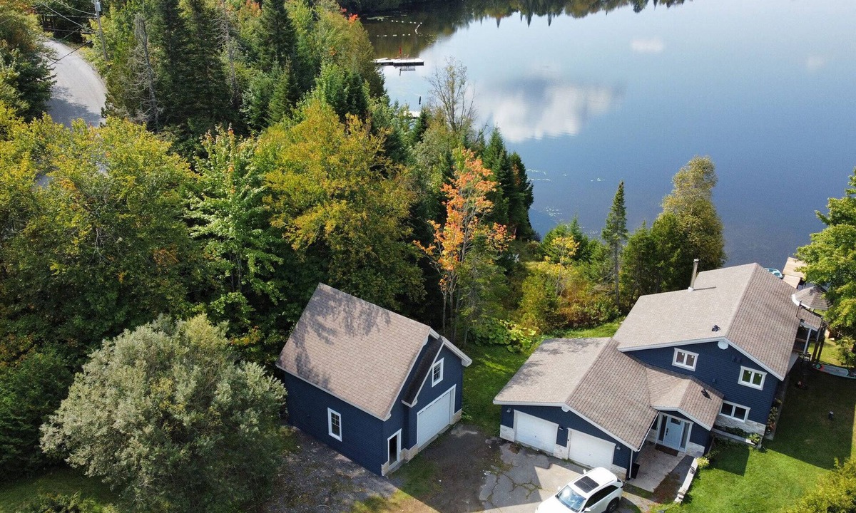 St-Adolphe-d'Howard Ski Chalet | Oh Chalet Calm, with lake view and sandy beach