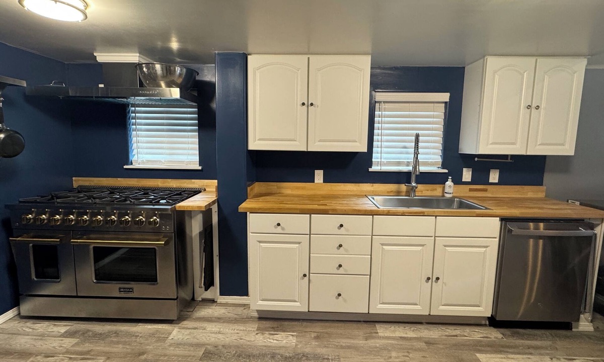 Loon Lake Cabin | Oh Deer Waterfront Cabin, private dock, Sleeps 8