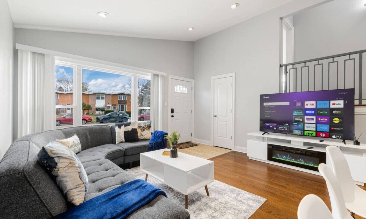 Des Plaines House | O’Hare 7-Bed Home | Workers & Insurance