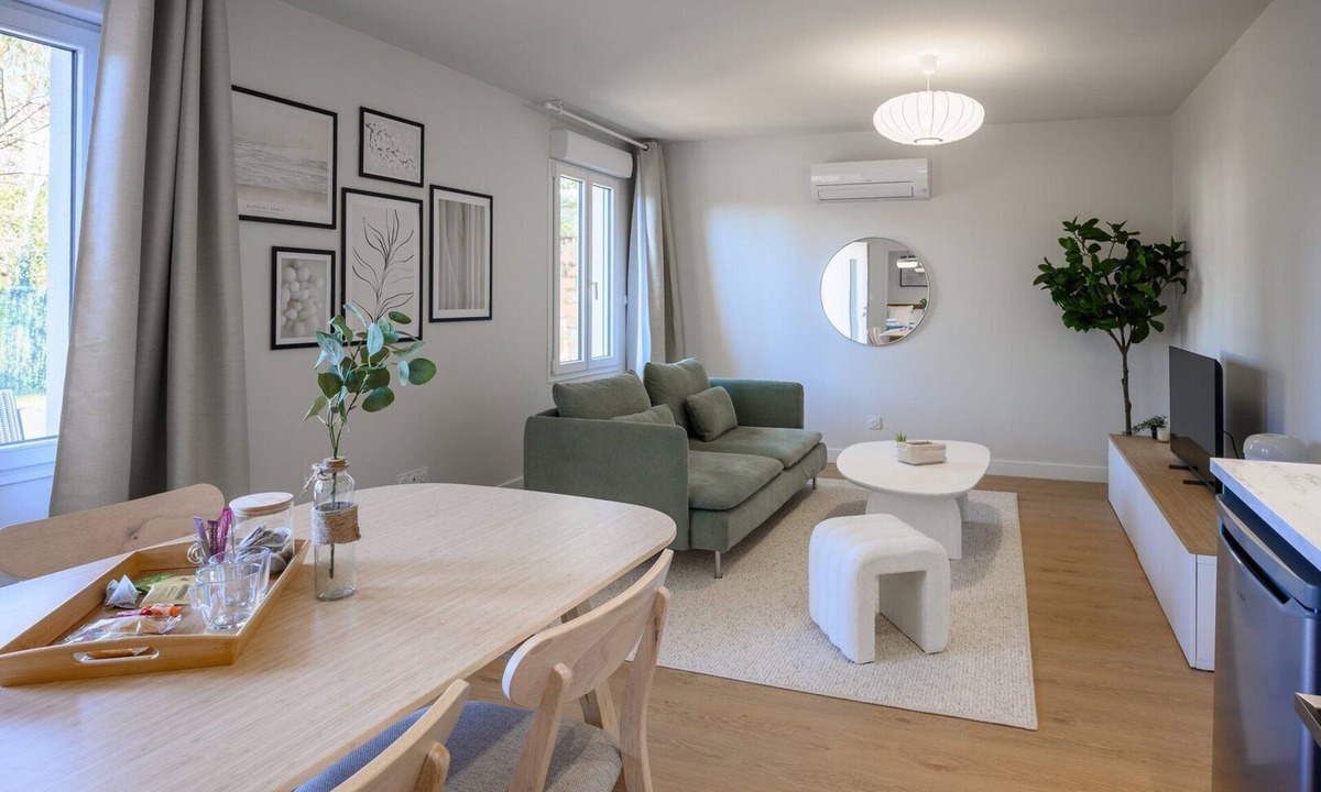 Castres House | OIQIA Clarisse Pastel