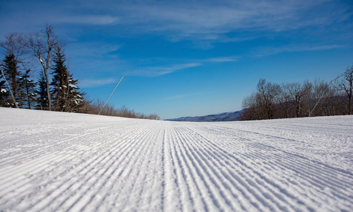 Ludlow Condo | Okemo Mountain 4BR Ski-In Condo | Sleeps 12!