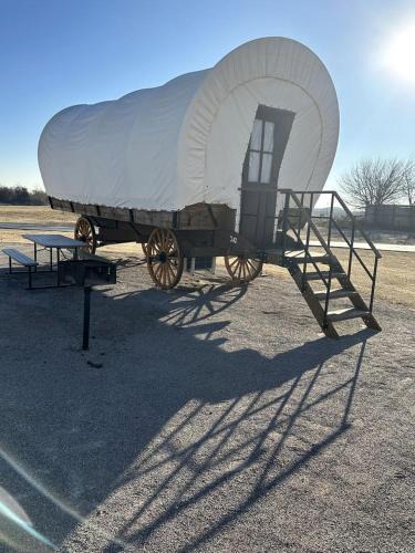 South Oklahoma City House | Oklahoma Glamping in this Wonderful Covered Wagon for Family Vacations near Oklahoma City