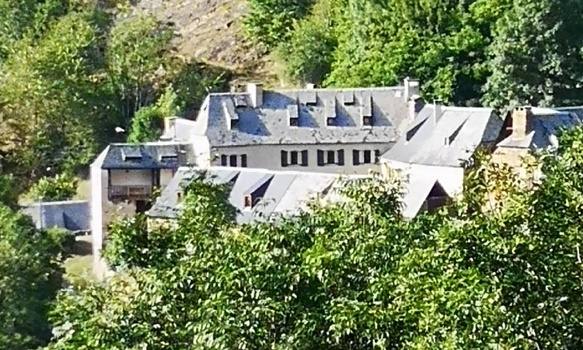 Cazaux-Frechet House | Old mountain house