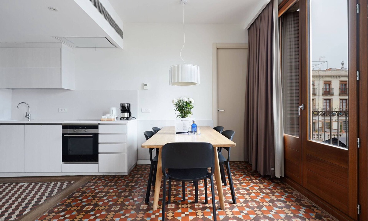 Gothic Quarter Apartment | OLA LIVING BOQUERIA 5