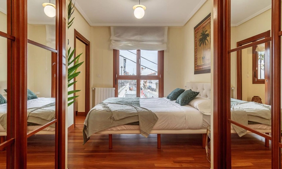 Basurto-Zorroza Apartment | Olabeaga urban design apartment with wifi