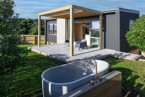 Waikanae House | Old Beach Pods, Te Moana