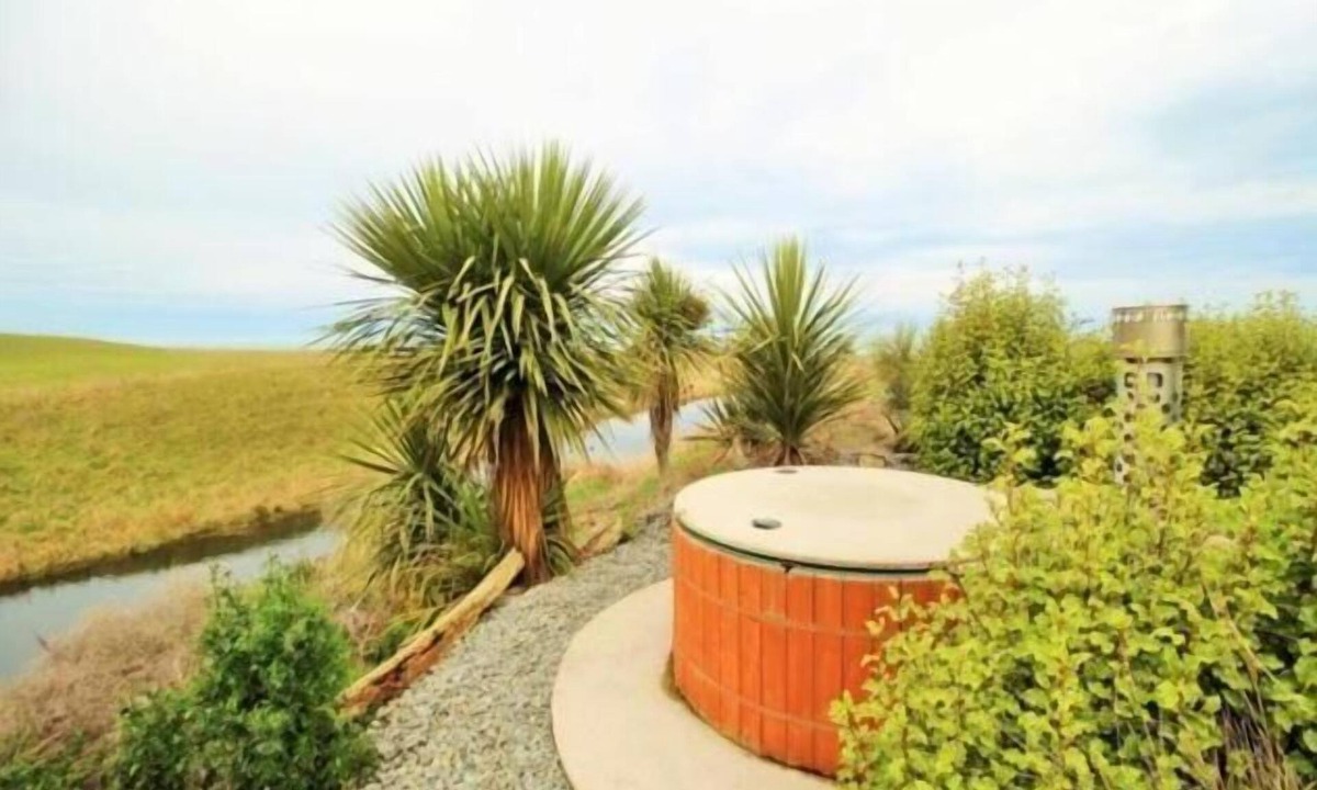 Awamoa House | Old Bones Lodge