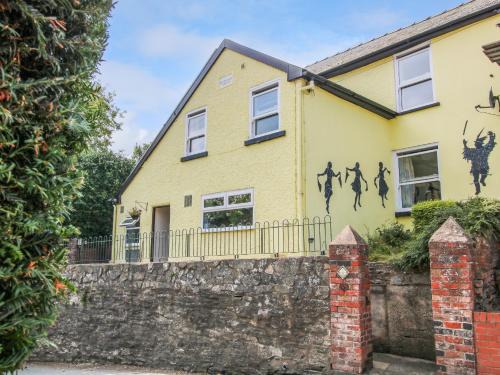 Bishops Castle House | Old Bricklayer's Arms