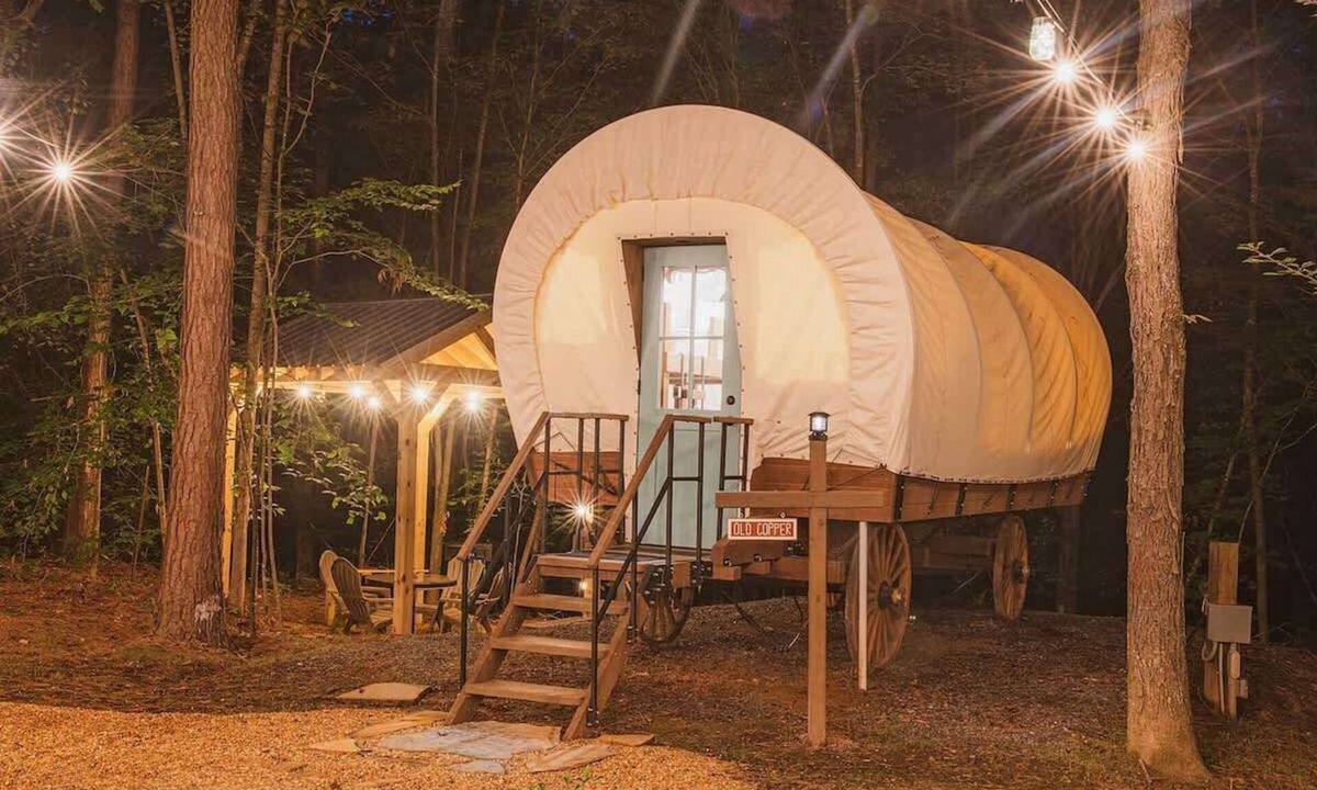 Benton House | Old Copper luxury glamping wagon by the Ocoee