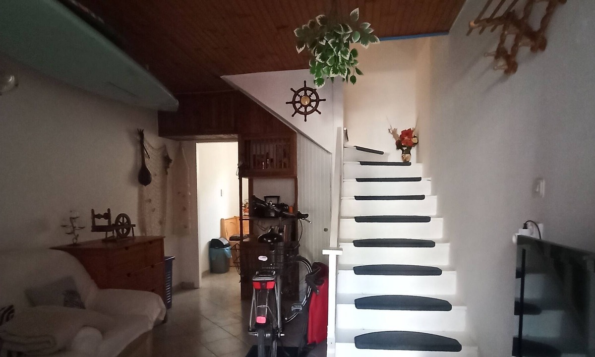 Broce House | Old cozy stone house right by the sea