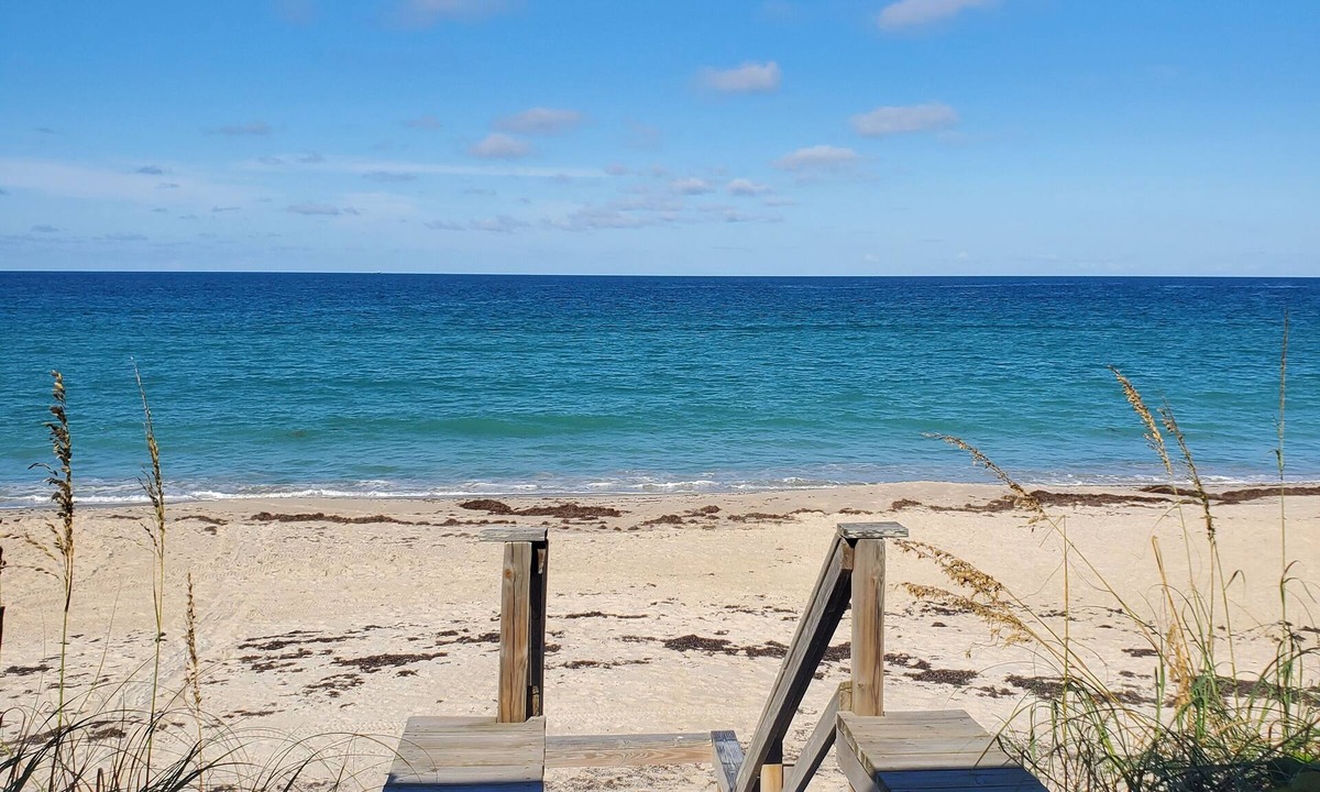 Melbourne Beach House | "Old Florida" Beachside Cottage