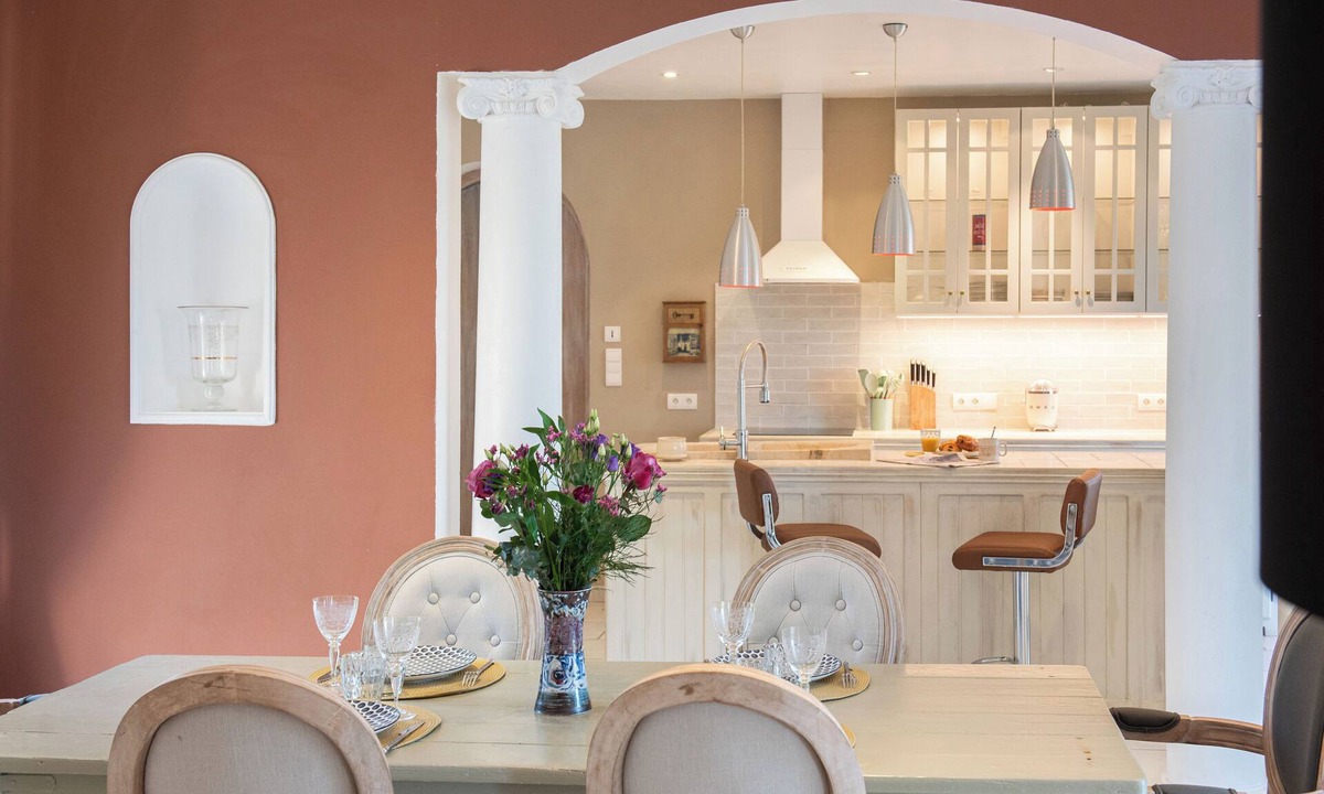 Coussac-Bonneval House | Old forge with enclosed garden.