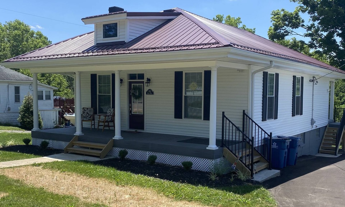 Williamstown House | Old Glory - NEWER LISTING/FULLY RENOVATED