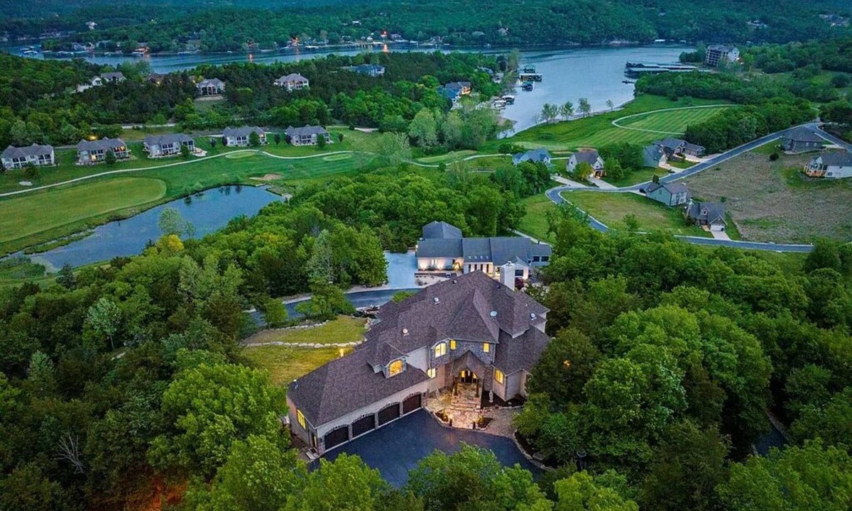 Camdenton House | Old Kinderhook Castle in Gated Golf Community of Old Kinderhook