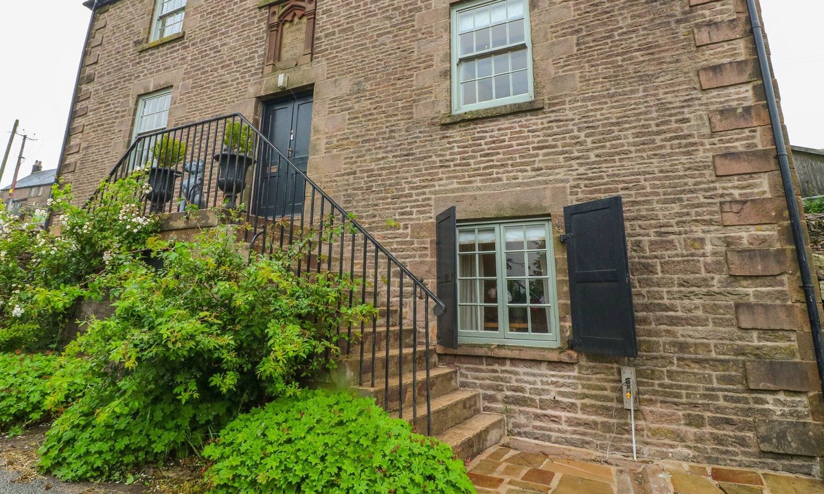 Quarnford House | OLD METHODIST CHAPEL, pet friendly, with open fire in Flash