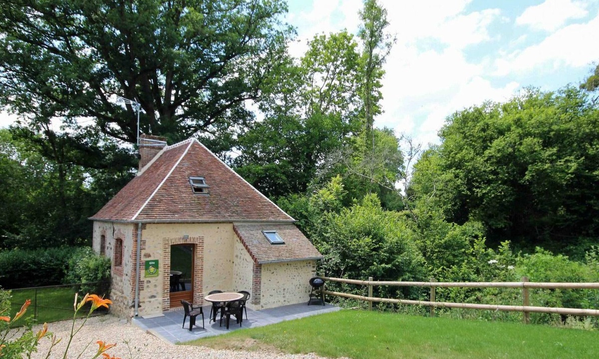 Marchainville Cottage | Old mill with terrace and pets allowed
