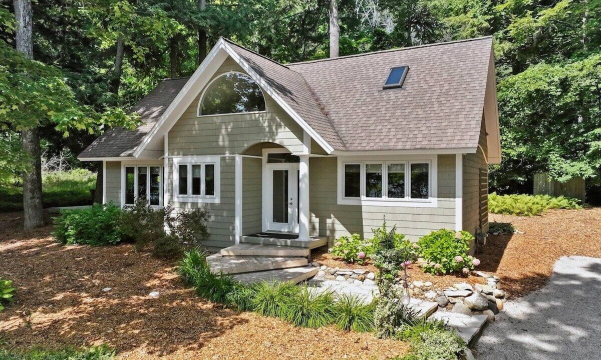 Traverse City House | Old Mission Peninsula TC House with Private Beach