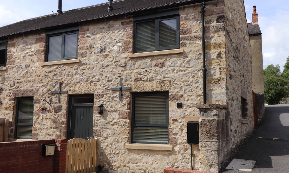 Wirksworth Cottage | Old North End Mill, comfortable cottage with private parking.