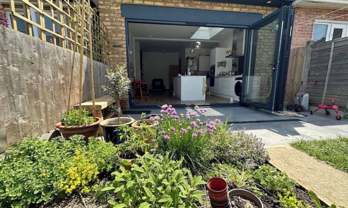 College Park and Old Oak Cottage | Old Oak City Cottage