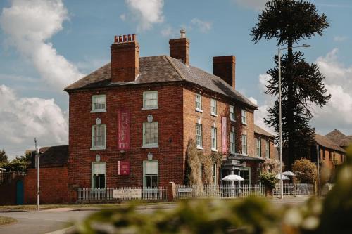Wellington Hotel | Old Orleton Inn - Telford