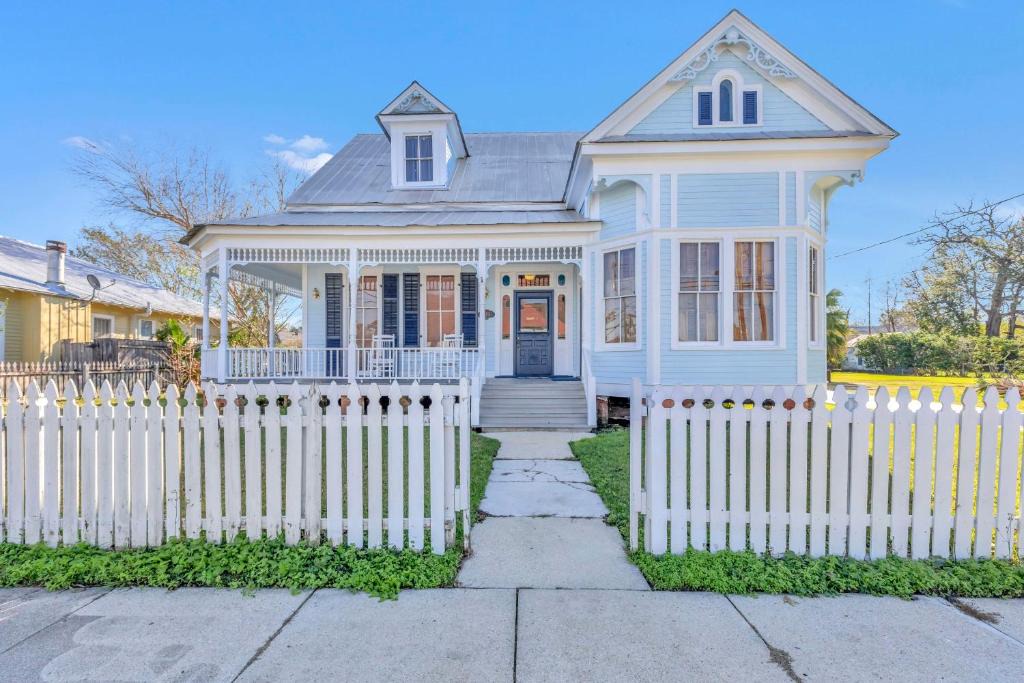 Breaux Bridge House | Old Patin Mansion - 13 mins to downtown Lafayette