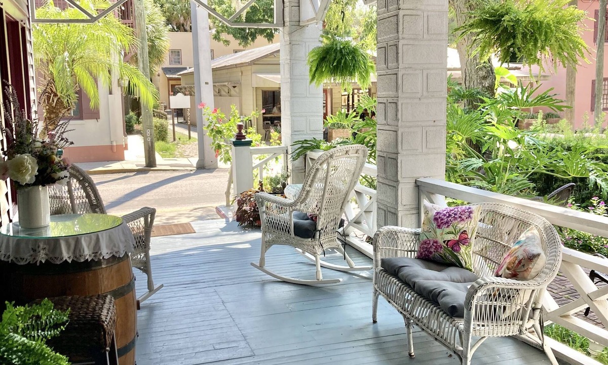 Downtown Historic District Bed & Breakfast | Old Powder House Inn