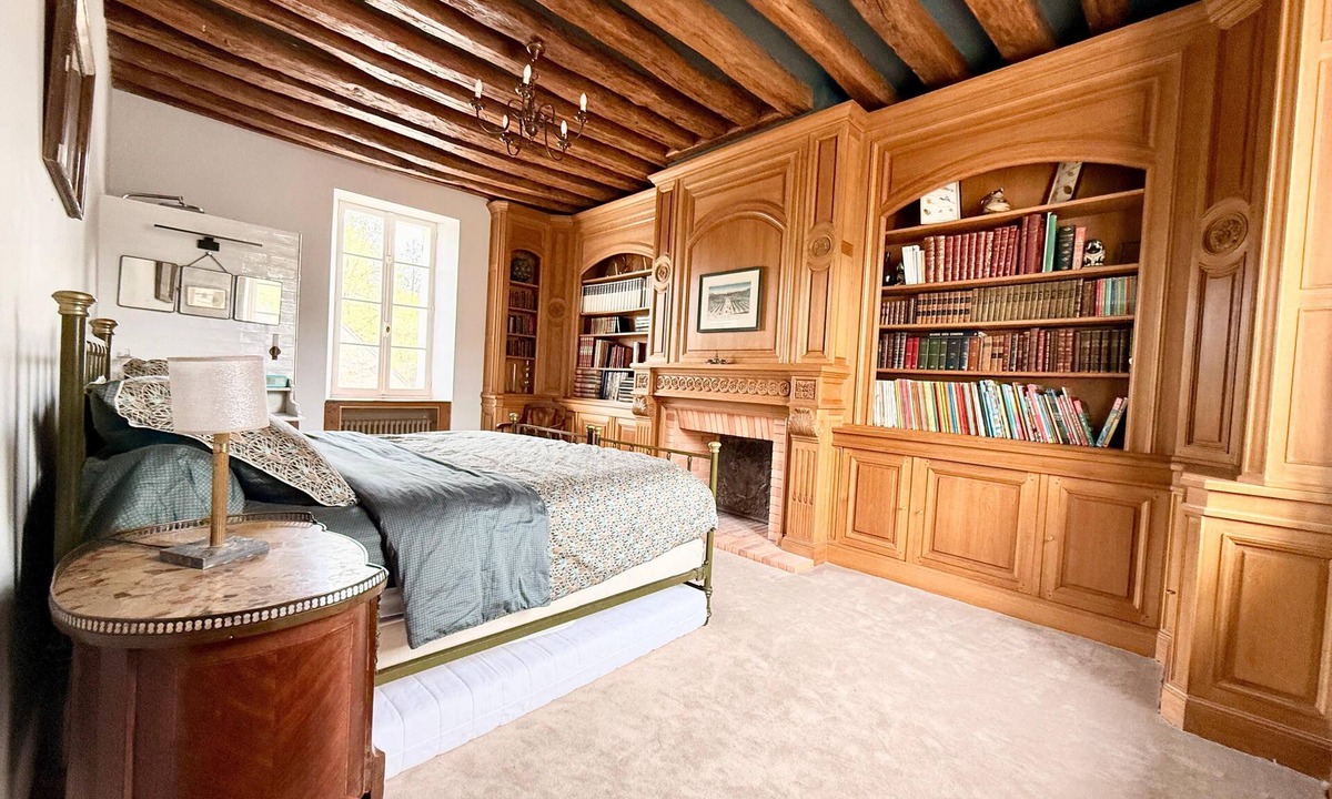 Nanteau-sur-Lunain House | Old Presbytery on the waterfront - pets welcome!
