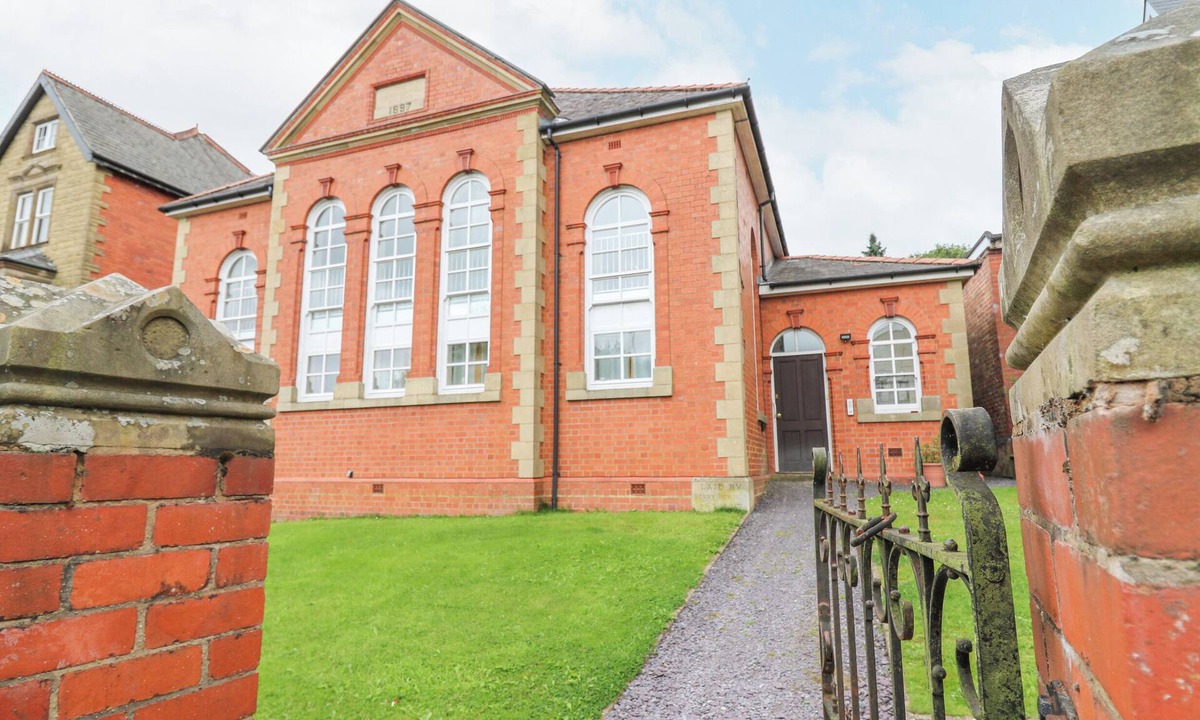 Llandrindod Wells Cottage | OLD QUAKER HOUSE in Llandrindod Wells