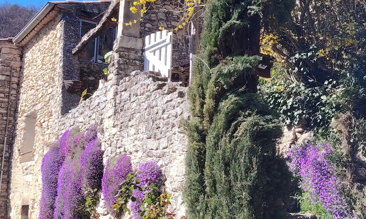 Montjoux House | Old rafter house, exposed stonework 2 bedrooms Sleeps up to 6 people
