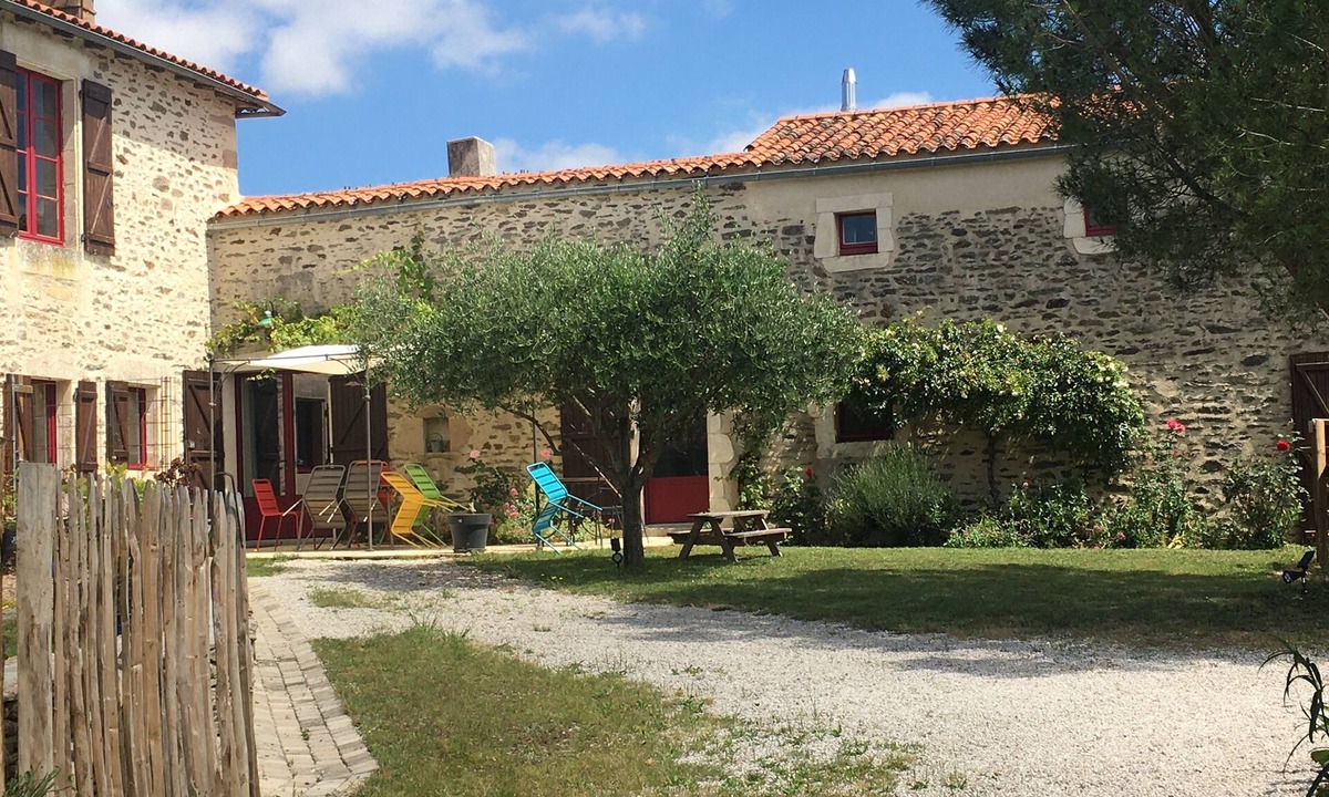 Chateau-Guibert House | Old renovated farmhouse